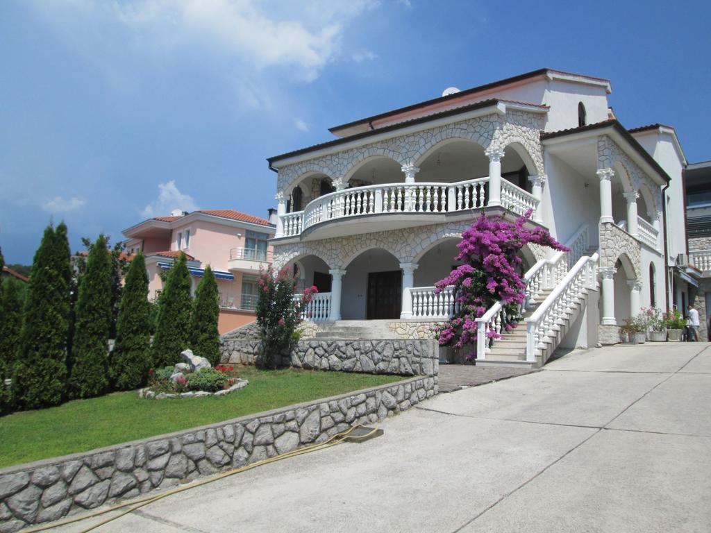 Apartments Villa Sandra Опатия Екстериор снимка