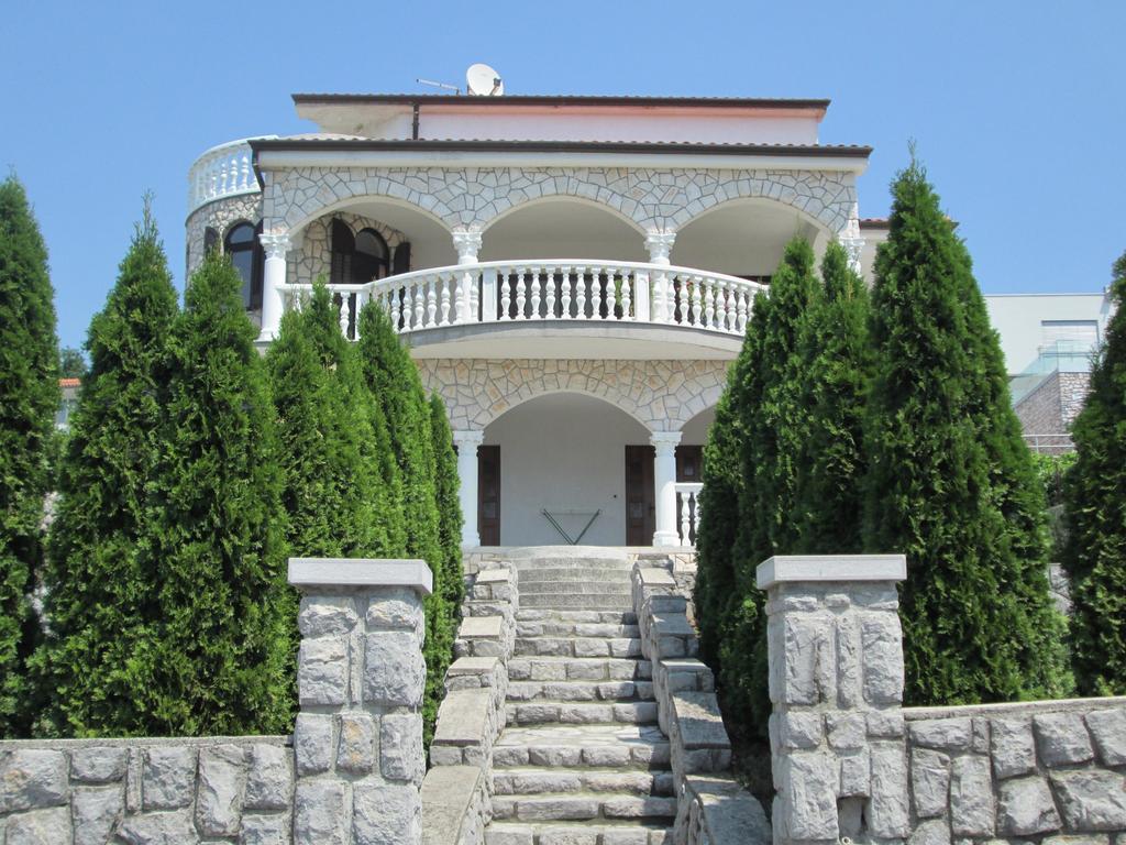 Apartments Villa Sandra Опатия Екстериор снимка